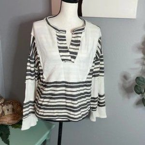 BKE XS GUC Oversized Style Top With Wide Sleeves Vintage Boho Vibes